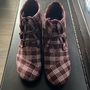 Toms Wedge Kala Bootie - size 7